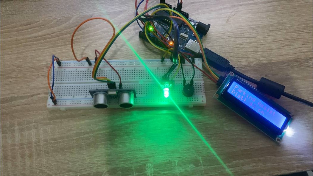 DIY Arduino Parking-Assistant (HC-SR04 + RGB LED + Buzzer + I²C LCD)