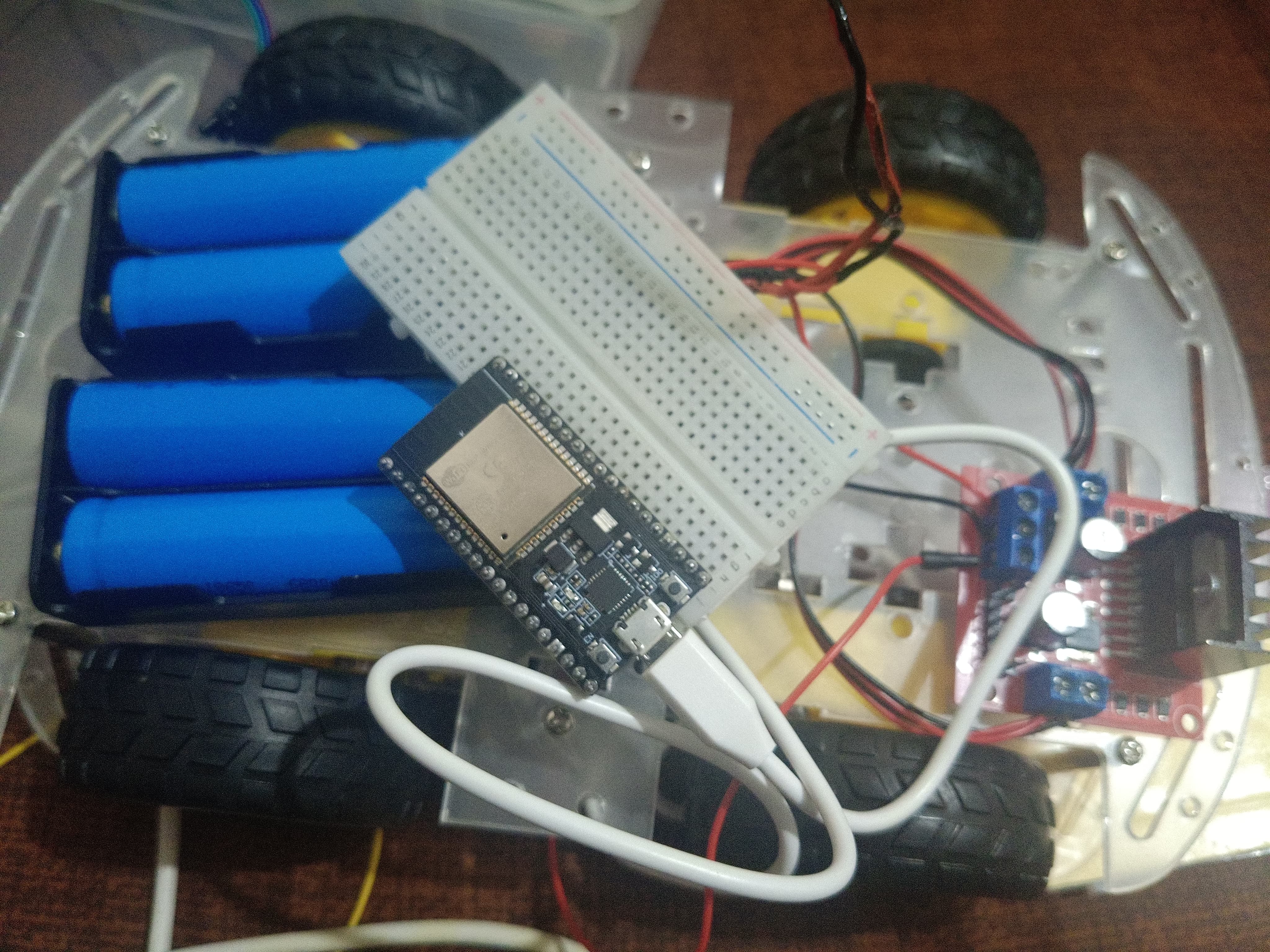 Control Your 4WD Robot with an ESP32 : A Beginner's Guide